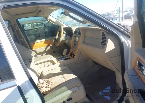 2010 Lincoln Navigator из США, поврежденный, VIN 5LMJJ2J50AEJ10471